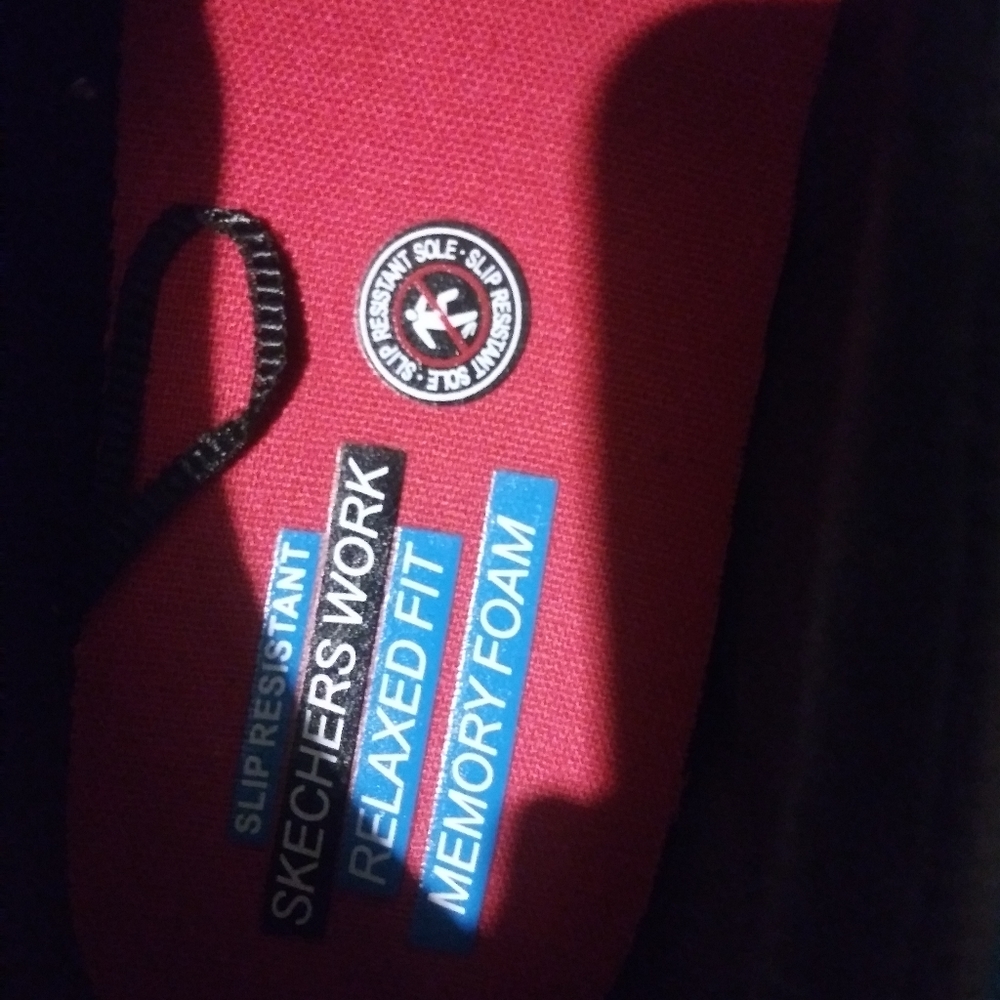 Sketchers slip resistant - Picture 2 of 3